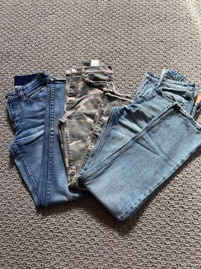 3 Pairs Of Women’s Jeans Sizes 2 and 4